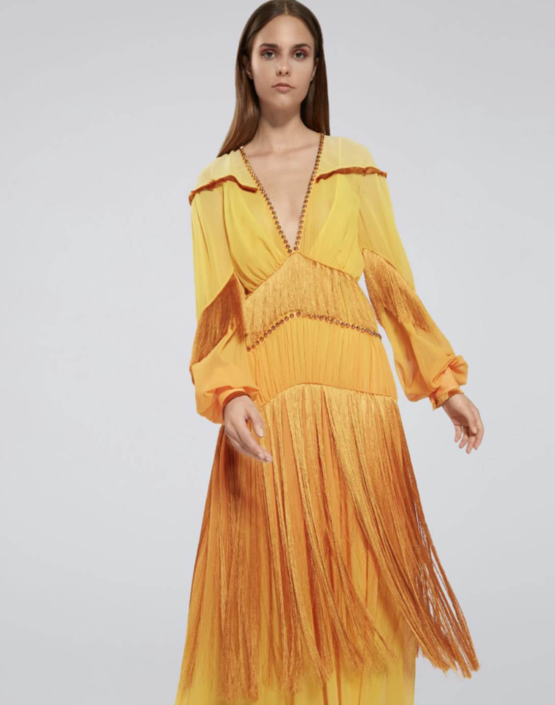 Abito lungo in chiffon sbiadito con frange eteree