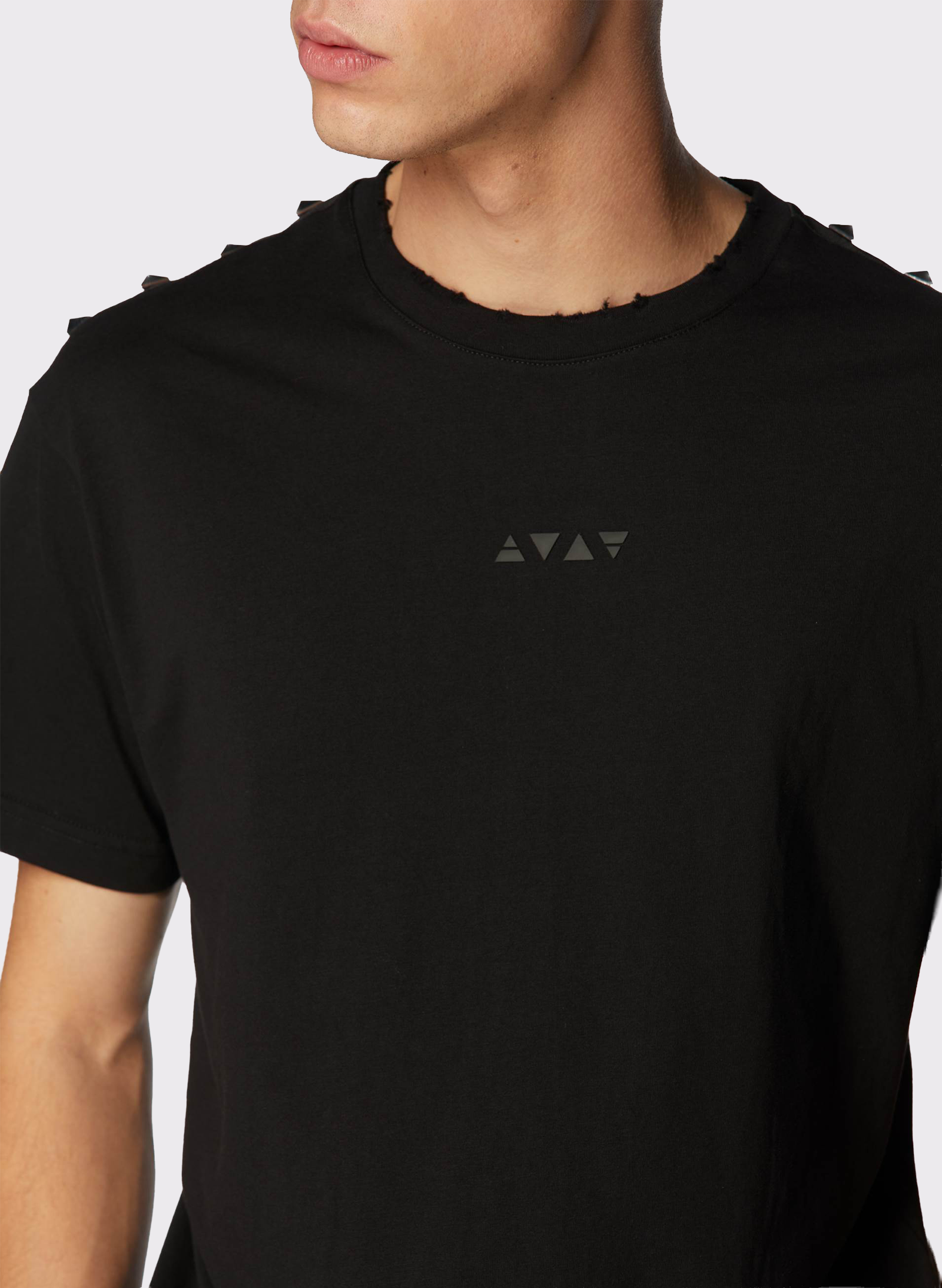 STUDDED TRIANGLES T-SHIRT
