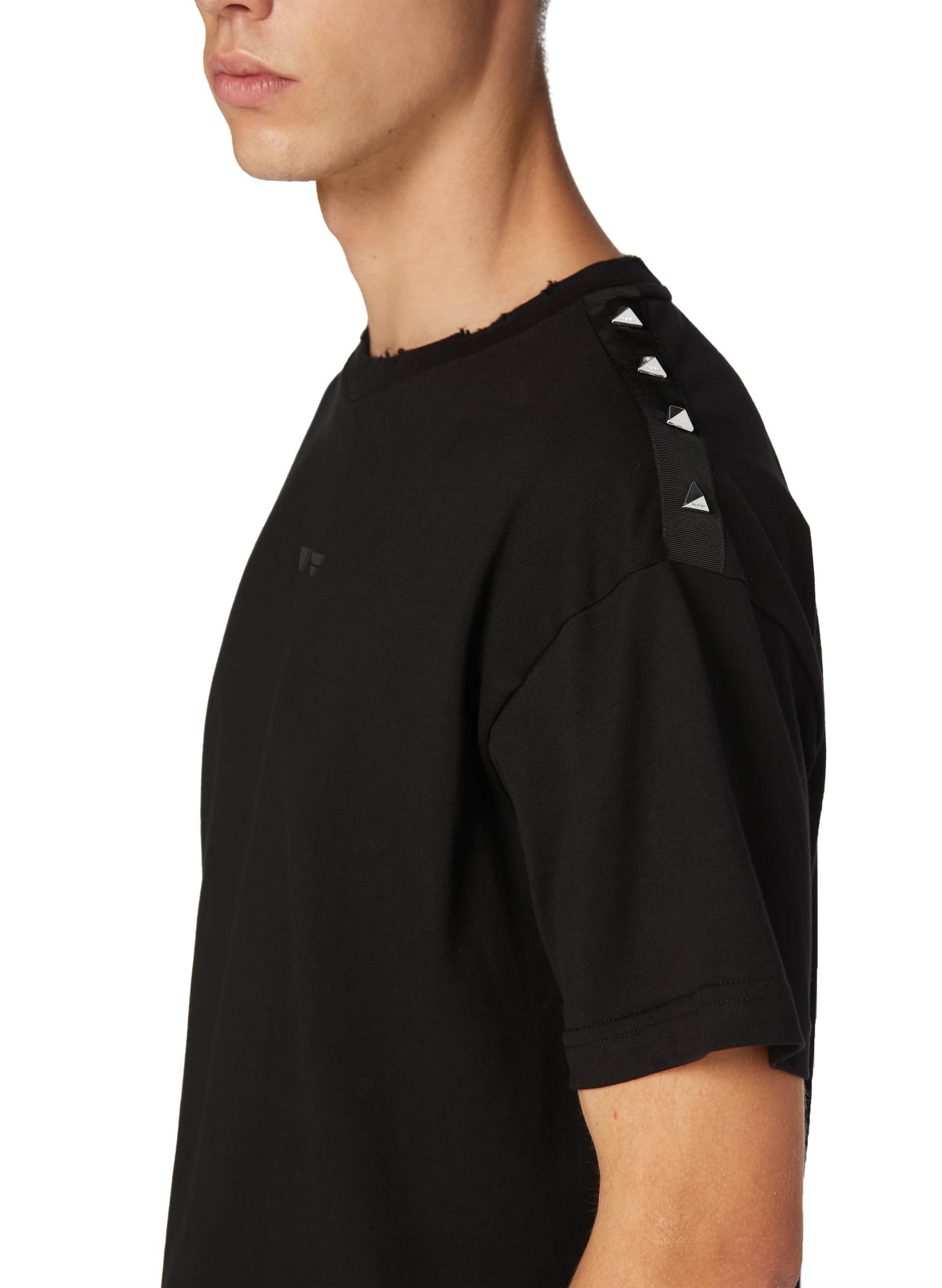 STUDDED TRIANGLES T-SHIRT