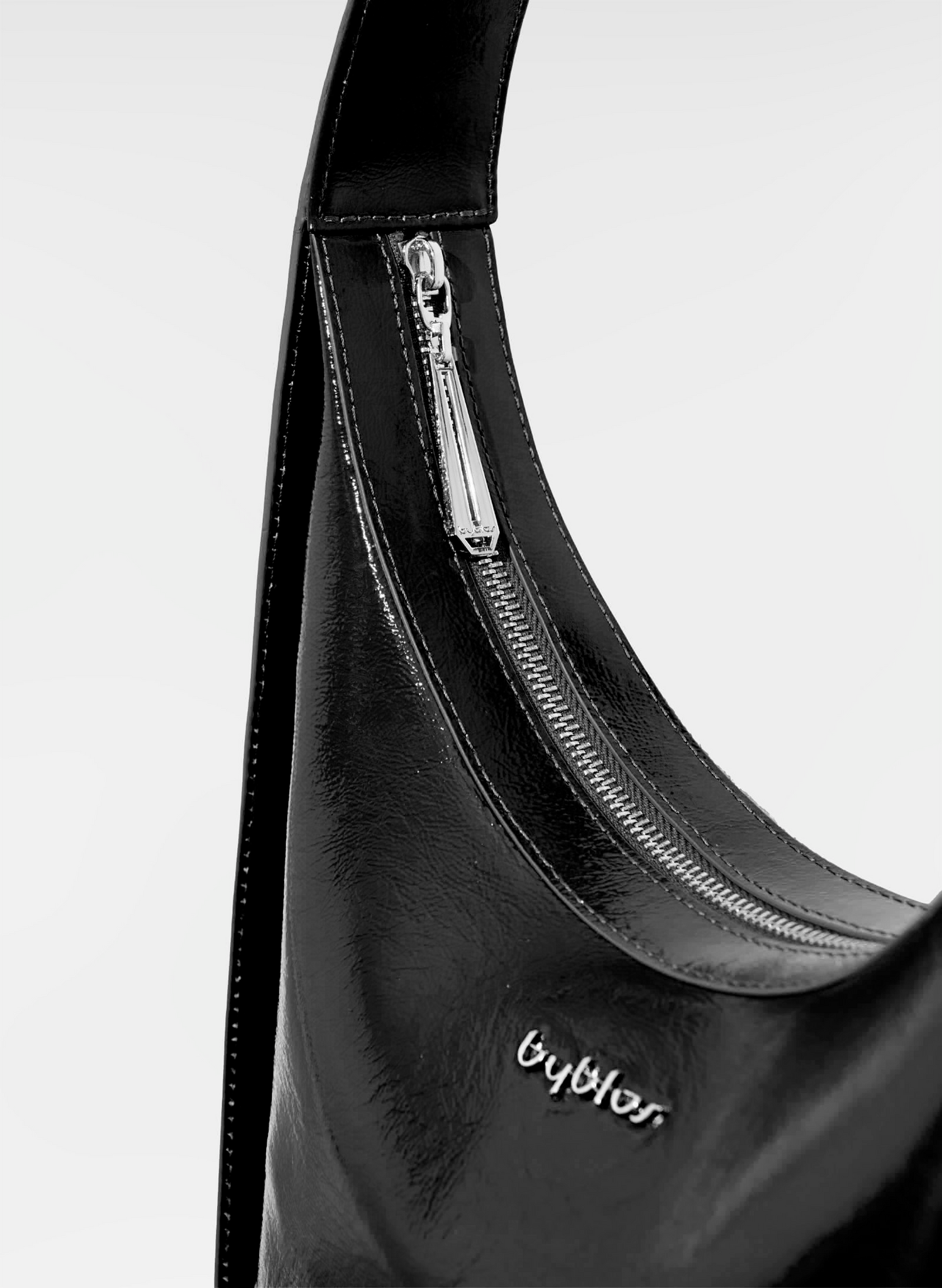 Thrill Bag zip detail